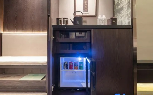 QIANNAHOTEL SPLENDOR（Zhengzhou East Railway Station Longzihu University District）