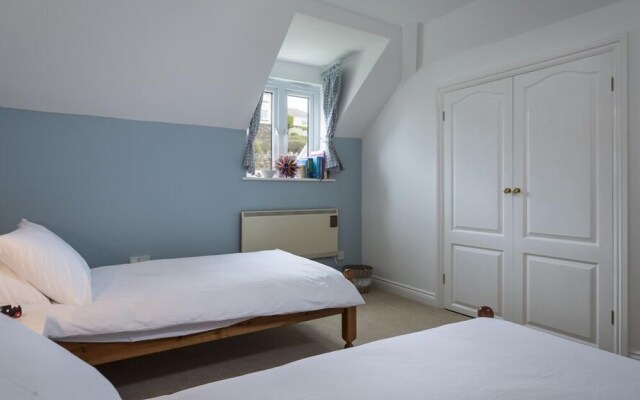 5 Chichester Court
