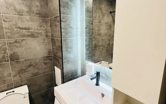 Саквояж на улице Мате Залки 10