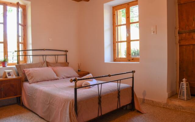 Stone residence/ Amazing seaview 1km to the beach