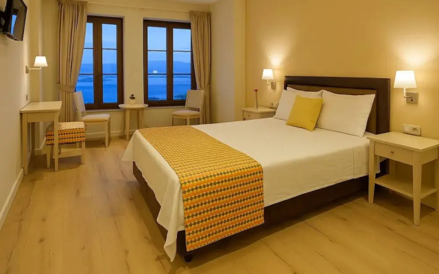 Arktos Hotel Superior Room w/ Stunning Lake View