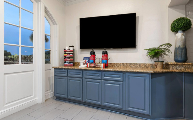 Super 8 by Wyndham New Orleans