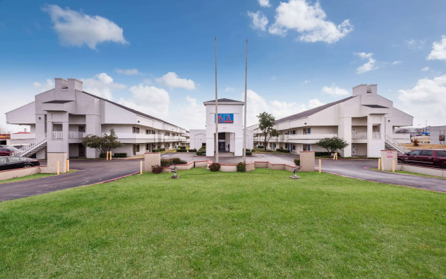 Motel 6 Dallas - Irving DFW Airport East