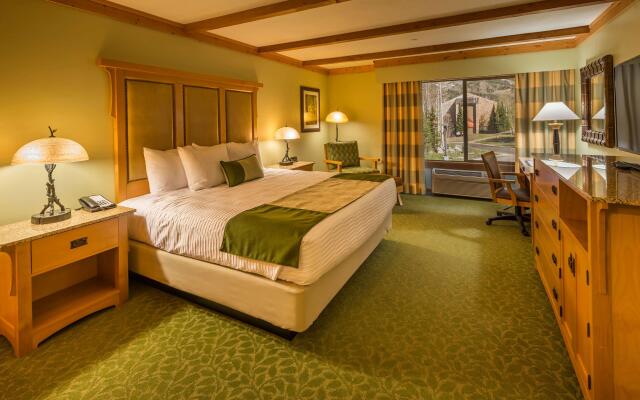 Green Mill Village Hotel & Suites, BW Signature Collection