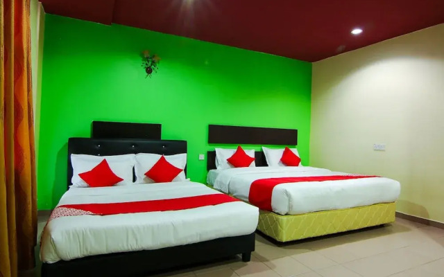 OYO 43962 Ezzy In Hotel