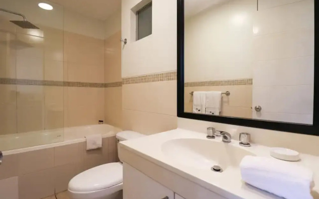 w Fantastic 1BR With Balcony in Miraflores