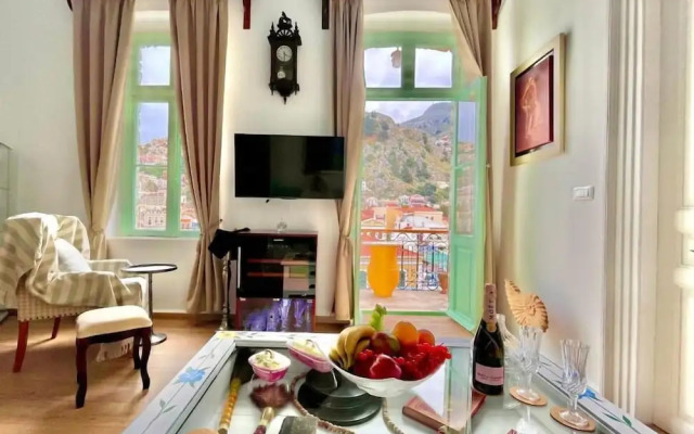 Athenas - Neoclassic Harbour View