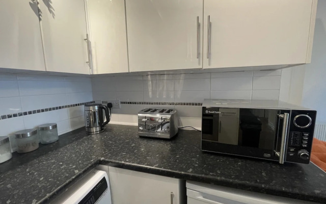 Modern 2 bed Apartment With sea Views