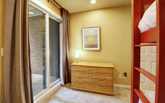 Amazing Ski-In Ski-Out Condo, Pet Friendly - Very Spacious - CM236 by RedAwning