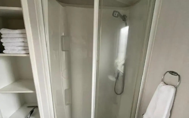 3 Bed-sleeps 8-pet Friendly-parking-sea View