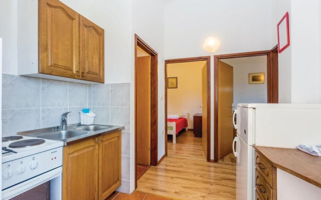 Stunning Apartment in Pinezici With 2 Bedrooms and Wifi