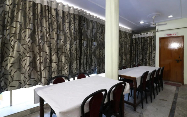 OYO 6073 Hotel K M B