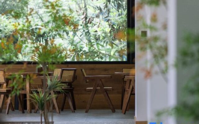 Yunfu Banshan Holiday Homestay