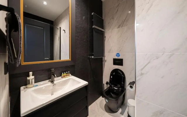 Superior, classy residence,7/24 Security,2 bedroom ( Benesta 71 )