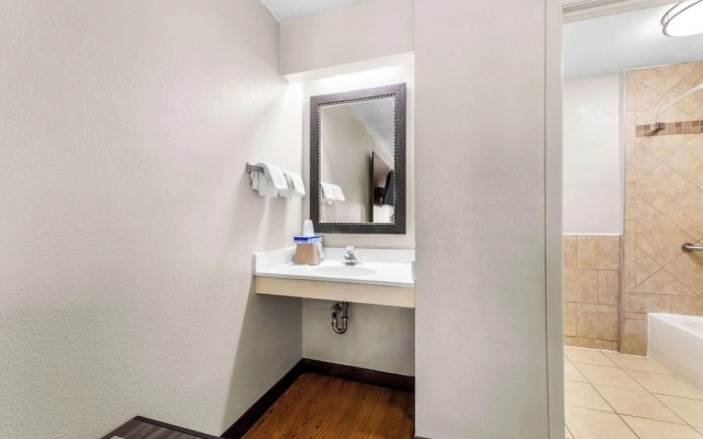 Econo Lodge Charlotte Airport