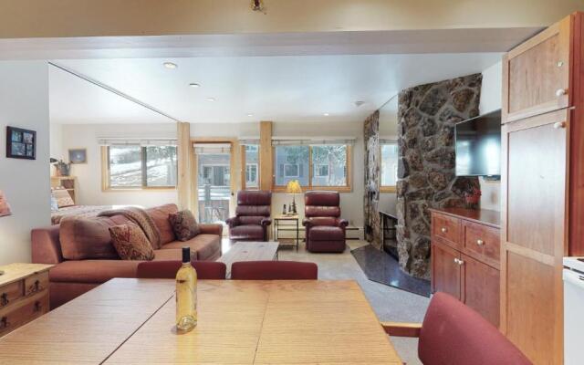 Laurelwood Condominiums Studio Premier Unit 408