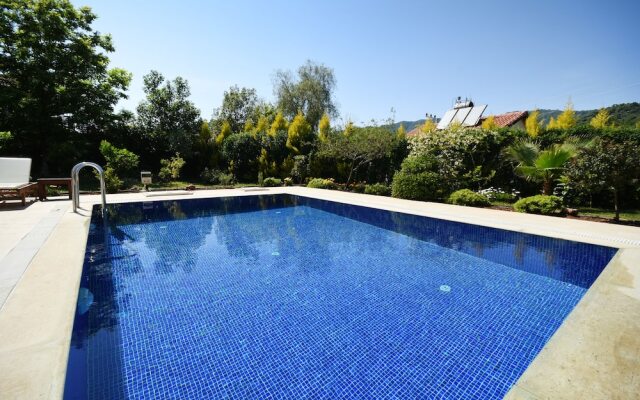 Villa Luvi by Helaltatilvillari