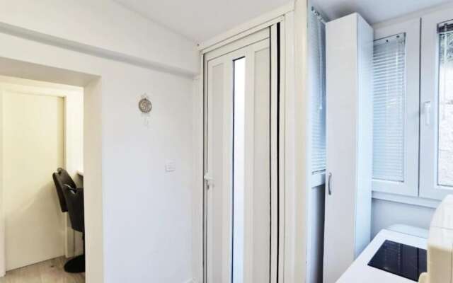 Jele - Perfect Location - A1
