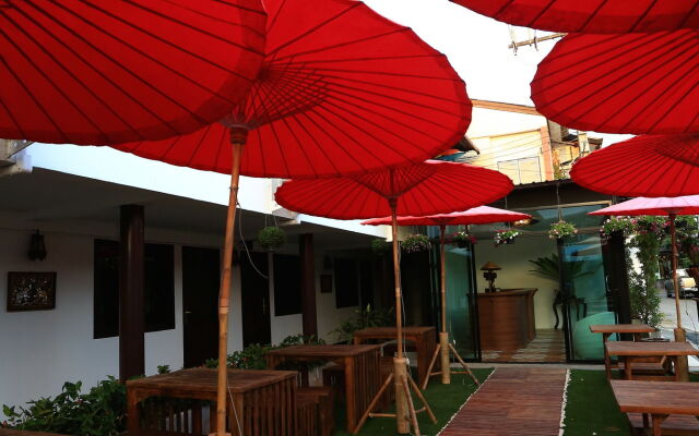 Pai Residence Chiangmai Gate