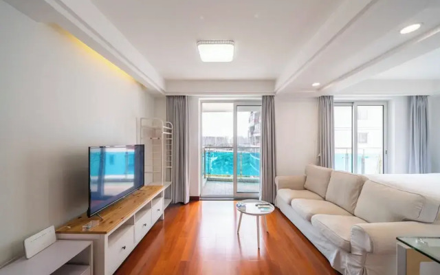 Tyms Xujiahui Modern 1BR APT