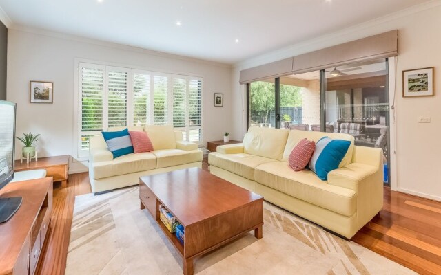 Oceans 11 - Surfside - Wifi & Foxtel - Pet Friendly (Outside Only)