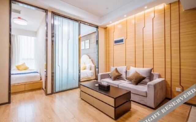 Baiya Light Luxury Holiday Apartment (Yangzhou Railway Station Jinghuacheng Branch)