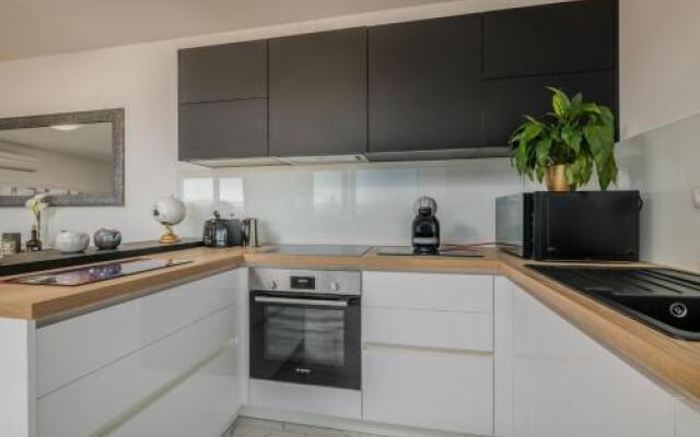 Elle Luxury Apartments Vanta?I?I