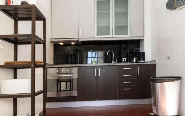 Stunning Olhos do Mar Apt, Albufeira