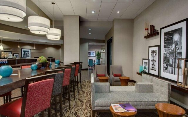Hampton Inn & Suites Milwaukee Downtown