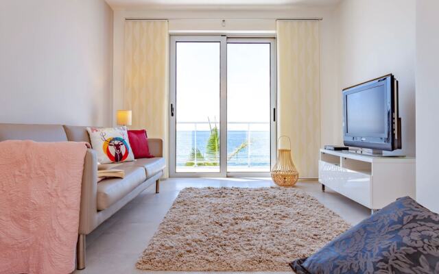 Madeira Beach House by MHM