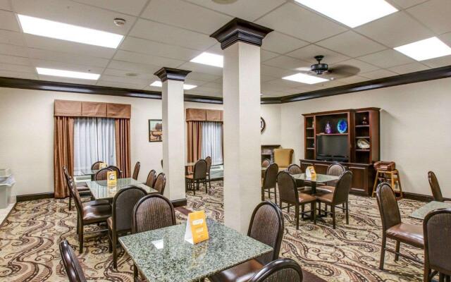 Comfort Suites At Rivergate Mall