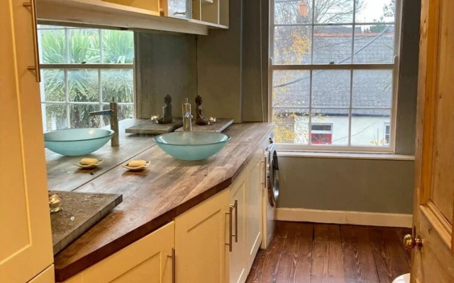 Spacious 3 Bedroom Family Home in North Strand