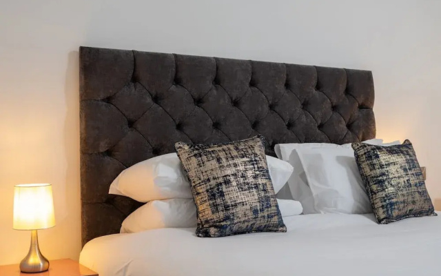 Beautiful 5 Bedroom Apartment in Capel Salem
