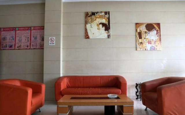 Paojiang Xinyuansu Business Hotel