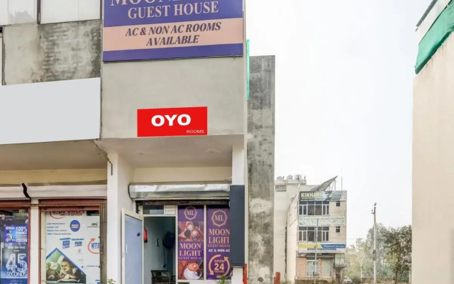 Oyo Flagship 703865 Moonlight Guest House