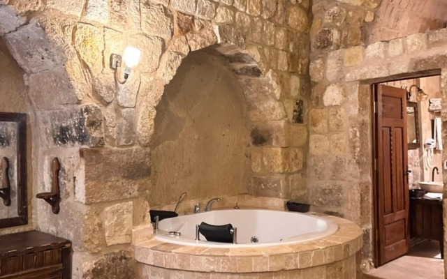 Under Cave Hotel