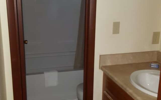 Riverbank Motel and Cabins