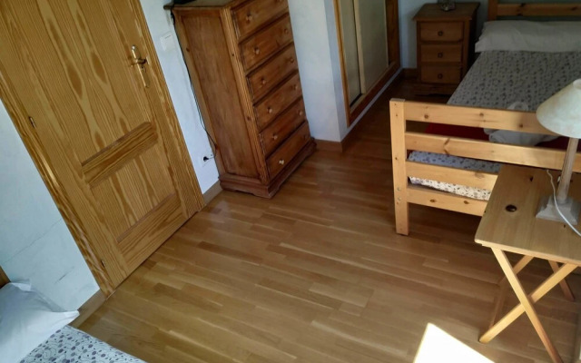 Chalet centro de escarrilla casa 7