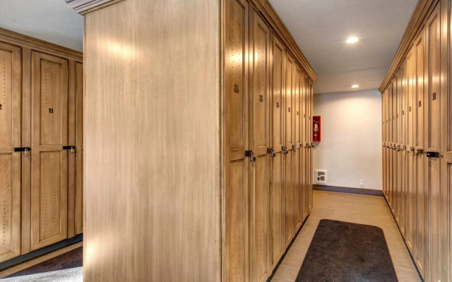 Snow Flower 078 3 Bedroom Condo by RedAwning