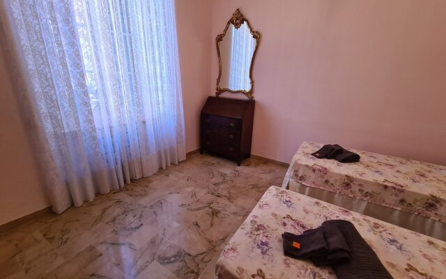 Santa in Caruggio- PortofinoVacanze