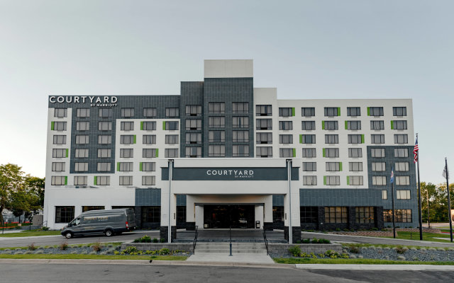 Courtyard by Marriott Bloomington