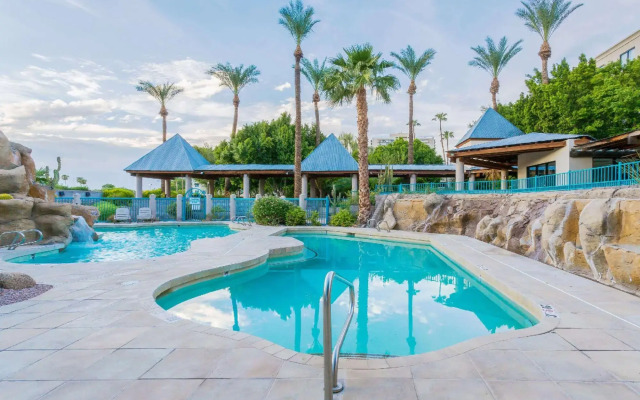 Phoenix Place Hotel & Suites