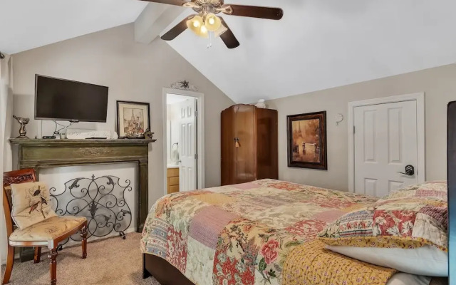 Tuscany On Taneycomo 2 Bedroom Condo by RedAwning