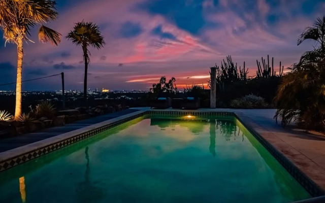 Hillside Retreat in Noord