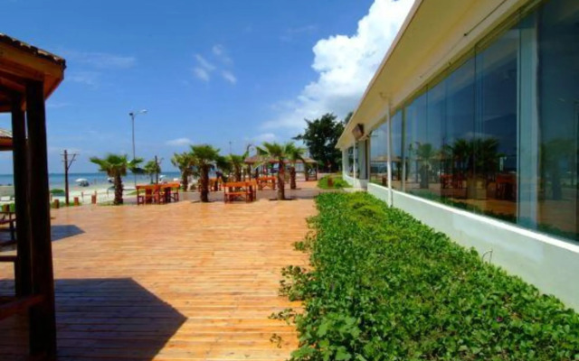 Beihai Seaview Caiyun Hotel (Qiaogang Beach Qiaogang Fengqing Street)