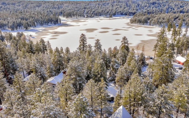 Pet-friendly Munds Park Retreat w/ Wraparound Deck