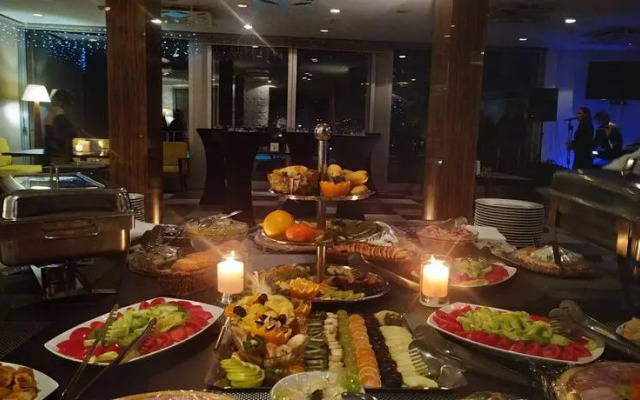 Hollywood Suites & Lofts