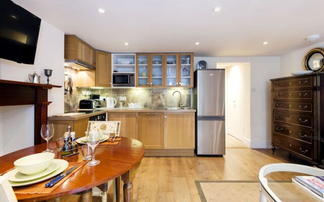 Pleasant Hackney Home by Victoria Park