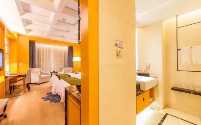 Tianlun Huangchao International Hotel(Chibi North Railway Station)