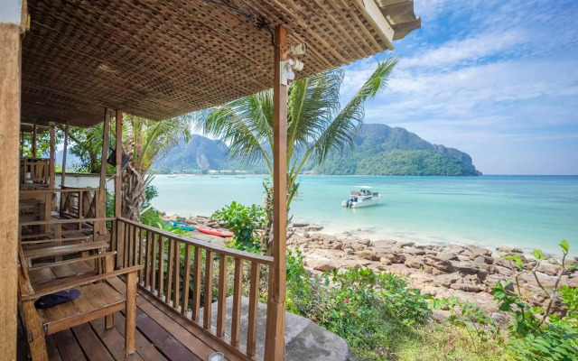 Phi Phi Cozy Seafront Resort